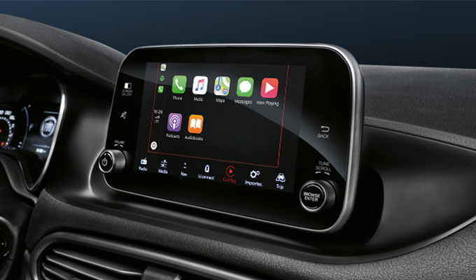 7 pekskärm med CarPlay