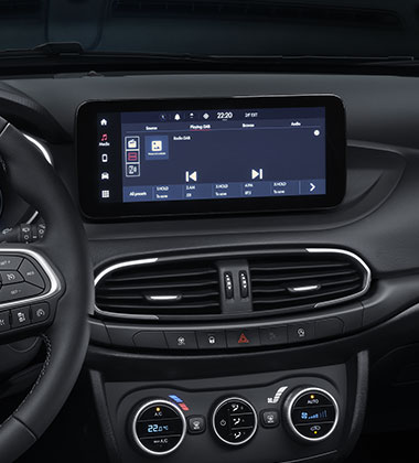 10 PEKSKÄRM MED TRÅDLÖS CARPLAY