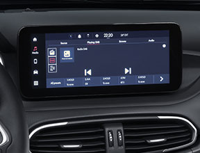 10 PEKSKÄRM MED TRÅDLÖS CARPLAY